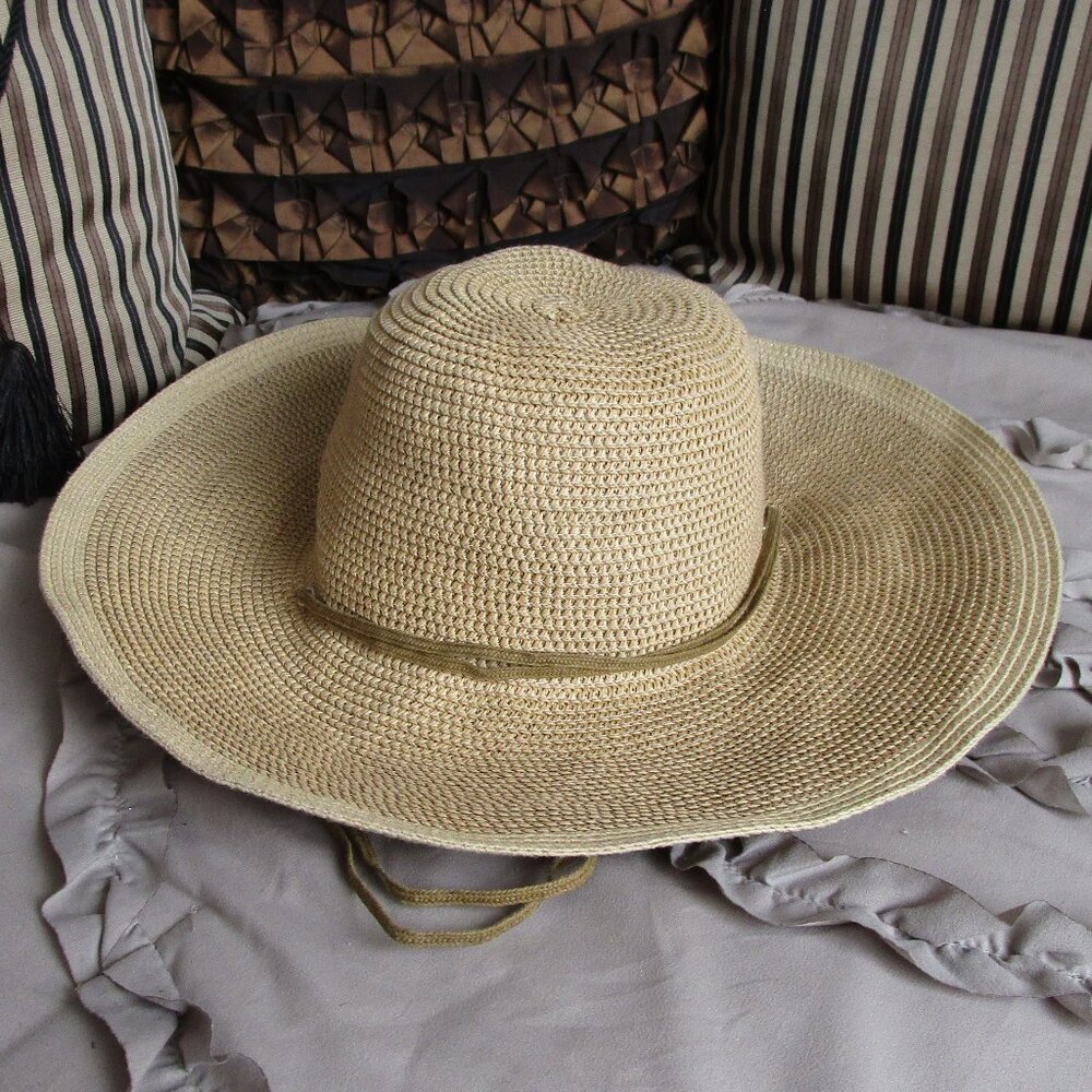 wide brimmed sun hat